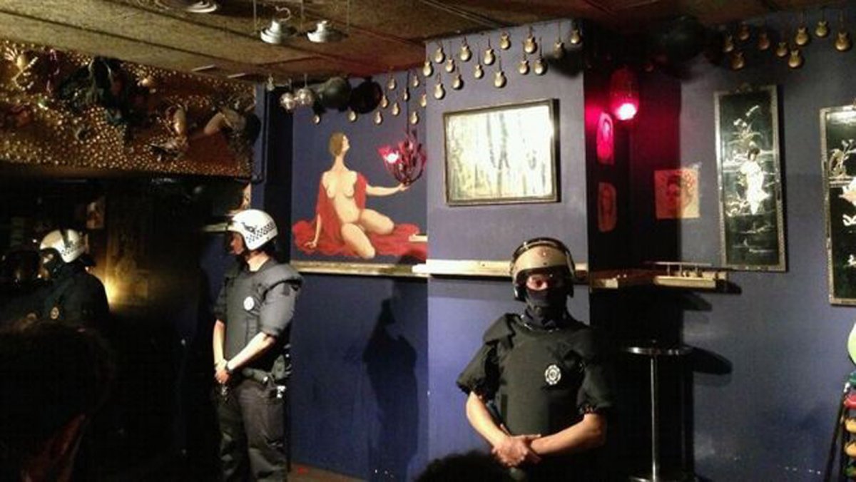 Photo of Police raid at gay bar bar El Cangrejo, in Barcelona, 28 June 2013.